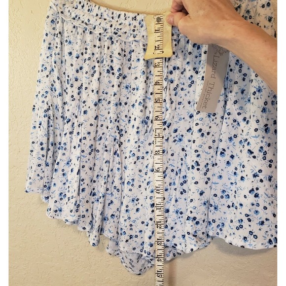 Love You Bunches White Blue Floral Ruffle Shorts Size Medium - Picture 10 of 11